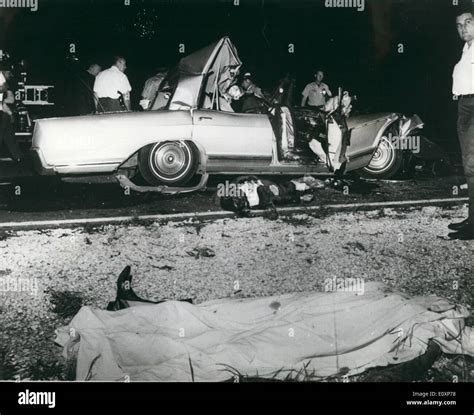 jane mansfield crash photos|Jayne Mansfields death in horror car crash that。